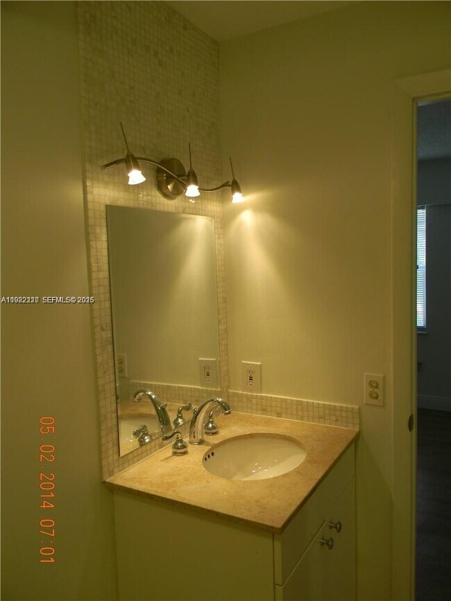 Building Photo - 16508 NE 26th Ave