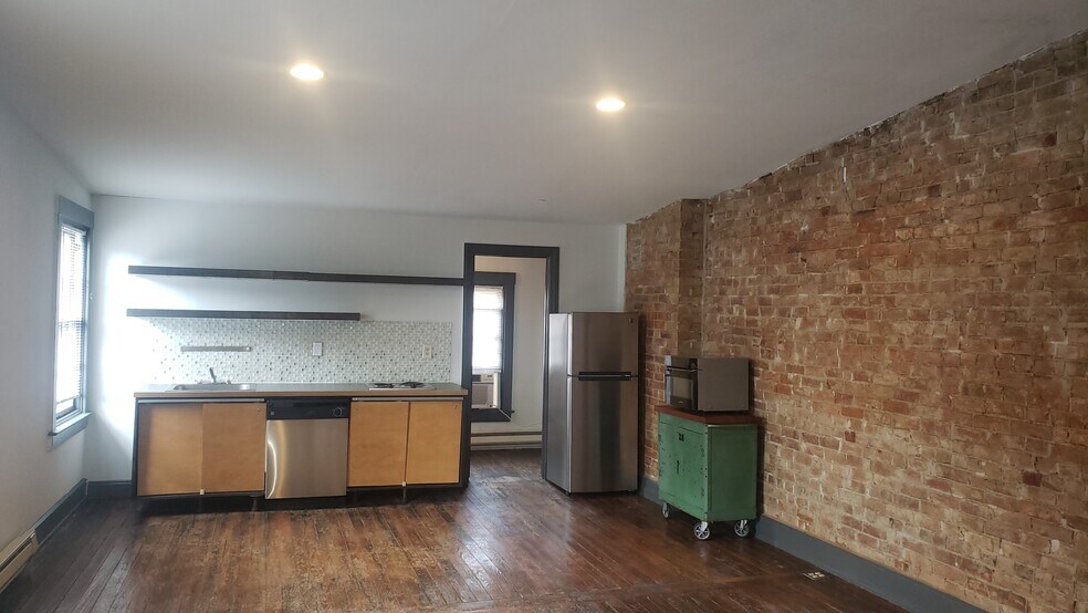Building Photo - 1531 Elm St