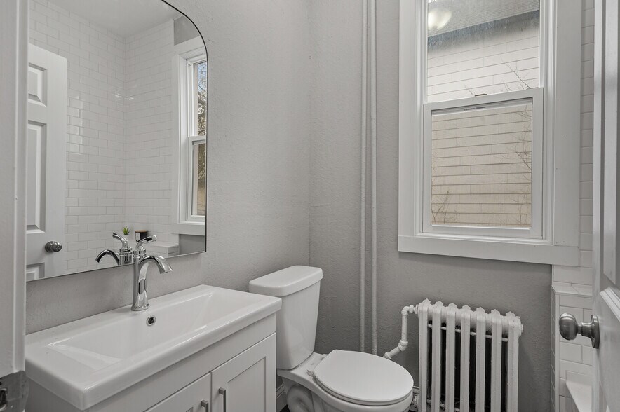 Building Photo - 422 Lafond Ave