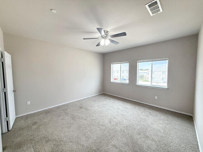 Building Photo - Delightful 3-Bedroom Retreat with Inviting...