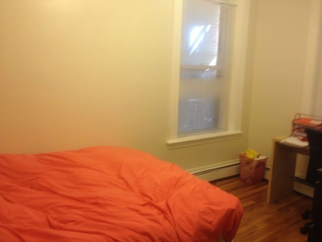 Building Photo - No Brokers Fee, In-Unit Washer and Dryer, Private Porch