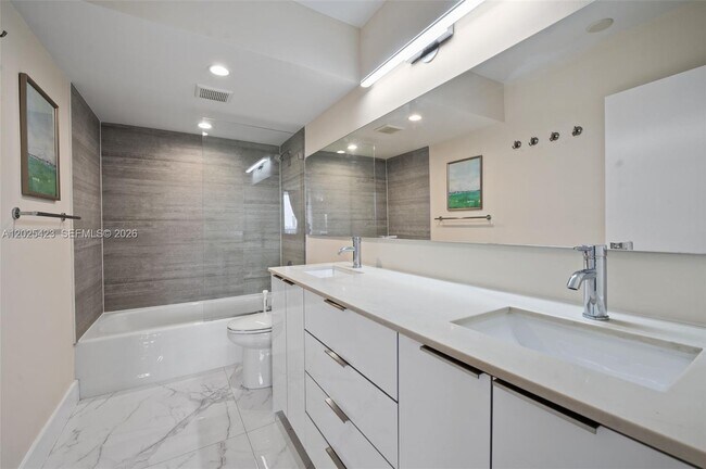Building Photo - 20505 E Country Club Dr