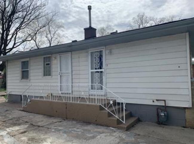 Building Photo - 951 W 114th Pl