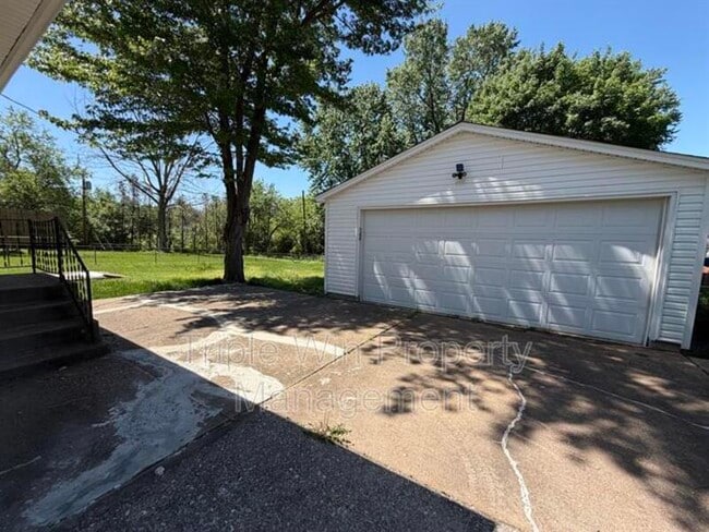 Building Photo - 185 St Eugene Ln