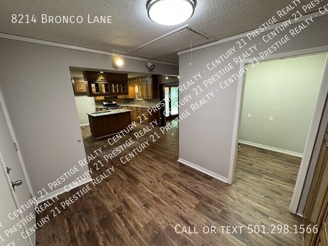 Building Photo - 8214 Bronco Ln