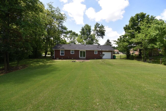 Building Photo - Renovate Dog Friendly Home For Rent Near Cunningham Lane!