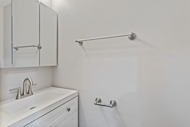 Building Photo - 4536 Rosemarie Dr