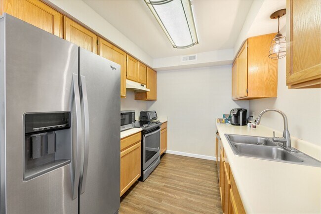 Building Photo - 2 bedroom downtown condo next to the Hospi...