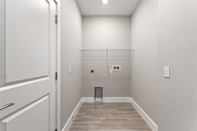 Building Photo - 1057 Sabine Pl