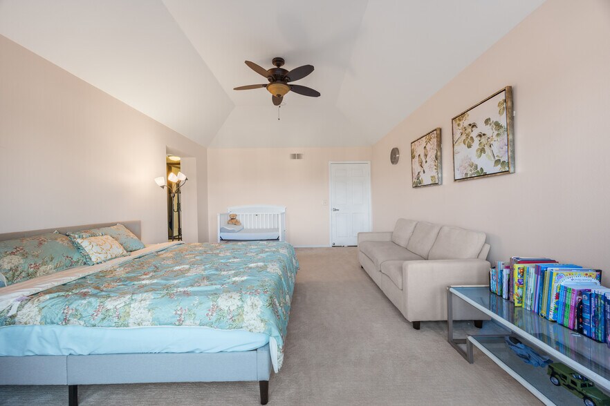 Building Photo - 17645 Rienzi Pl