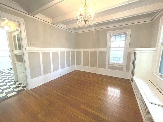 Building Photo - 2541 N Lake Dr