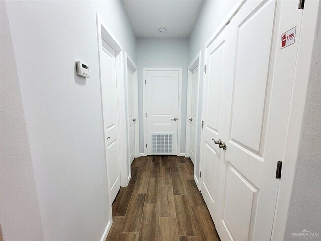 Building Photo - 17 Frio Ave