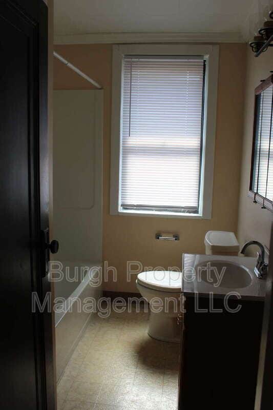 Building Photo - 651 Orchard St