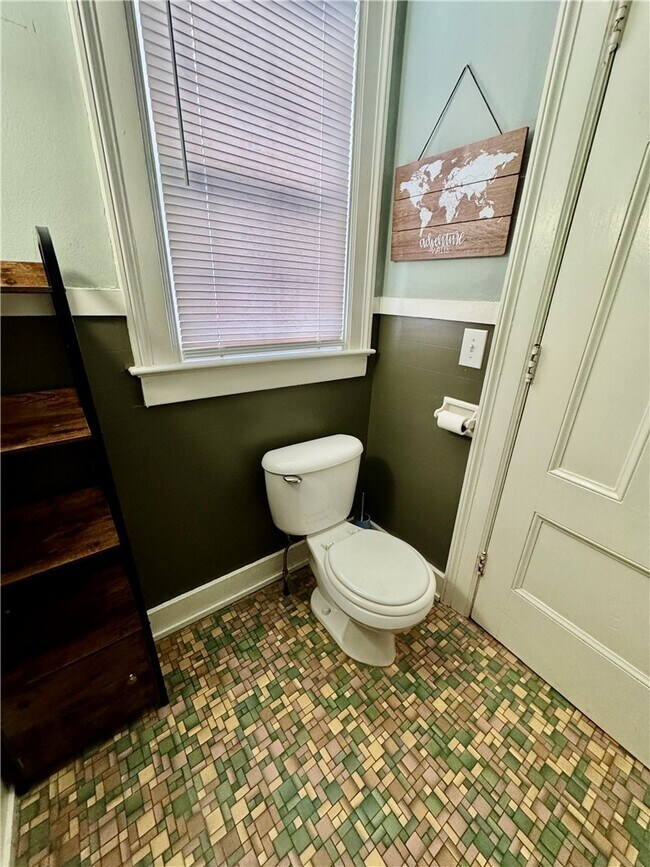 Building Photo - 275 Rosedale St