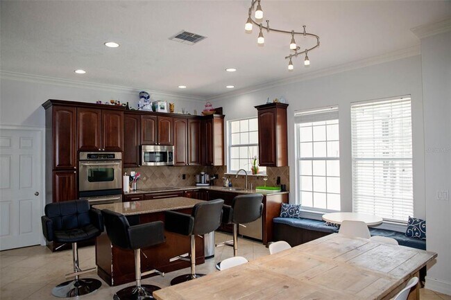 Building Photo - 411 Sycamore St