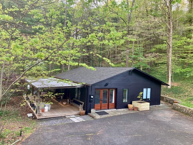 Building Photo - 385 Beaverdam Rd