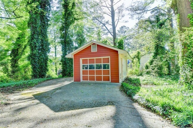 Building Photo - 2628 Whitehurst Dr