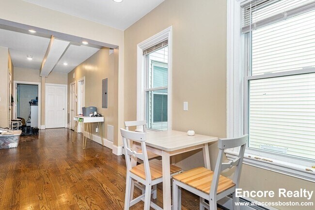 Building Photo - 1566 Tremont St