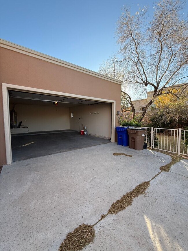 Building Photo - 1903 Coyote Ridge Dr