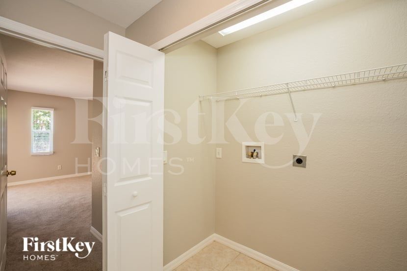 Building Photo - 2275 Vedado St