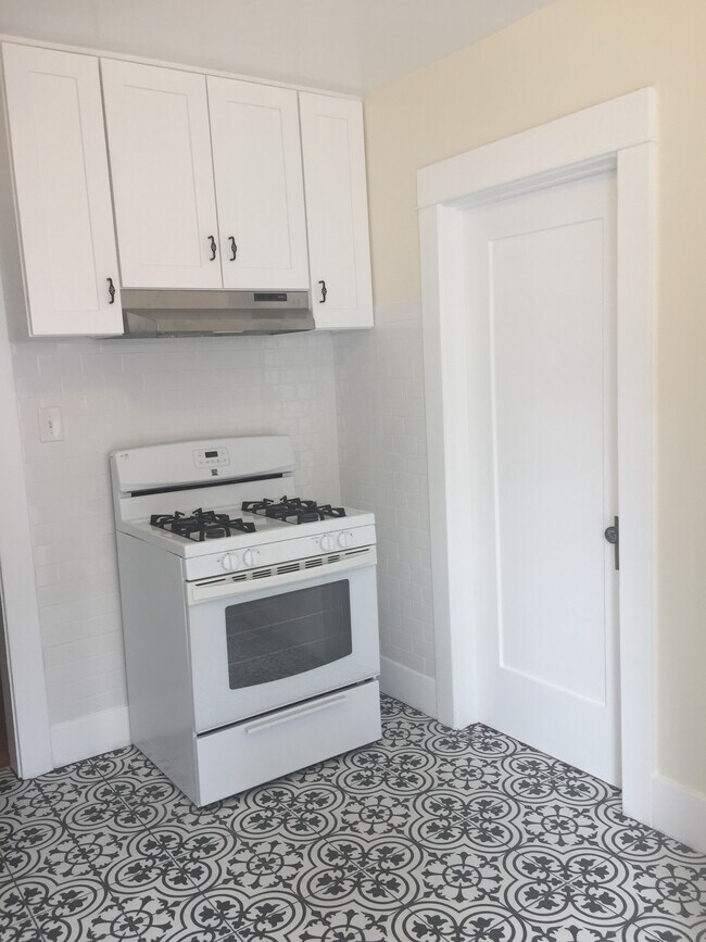 Kitchen - 1084 Sinaloa Ave