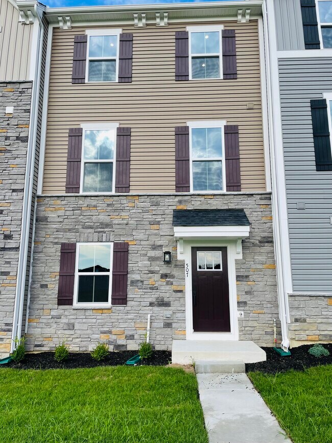 Building Photo - 507 Scarlet Maple Pl