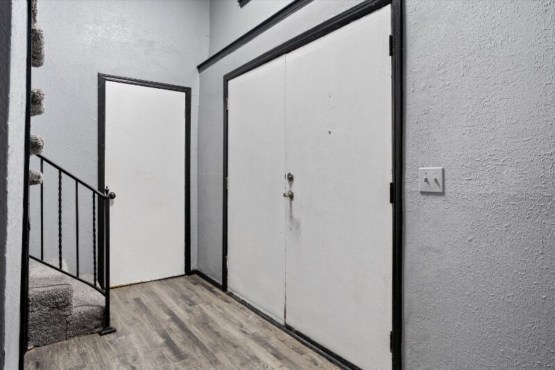 Building Photo - 11009 Bel Air Pl