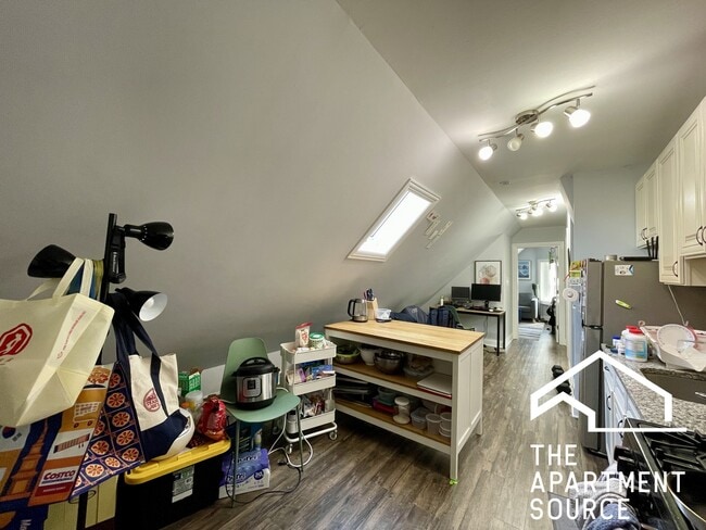 Building Photo - 2824 N Ridgeway Ave