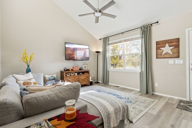 Building Photo - Modern and Updated 3-Bedroom, 2.5 Bathroom Home with Solar in Windshire Park