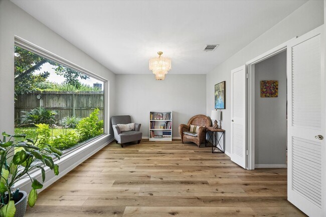 Building Photo - 12107 Burgoyne Dr