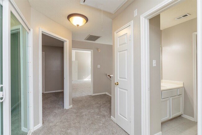 Building Photo - 13110 Mills River St