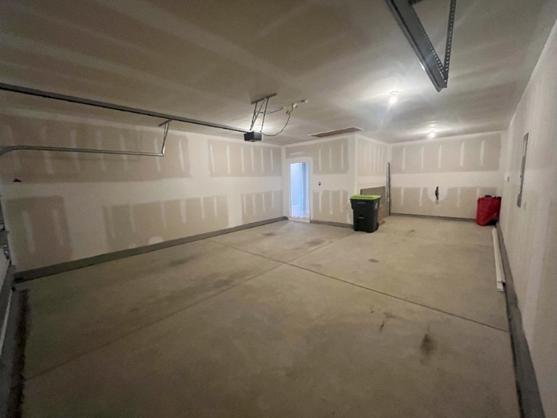 Building Photo - 5004 Del Corso St