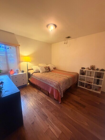 Building Photo - 22453 Clarendon St