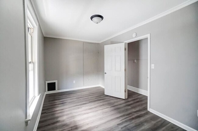 Building Photo - Updated 3 Bed 1 Bath in Price Hill!