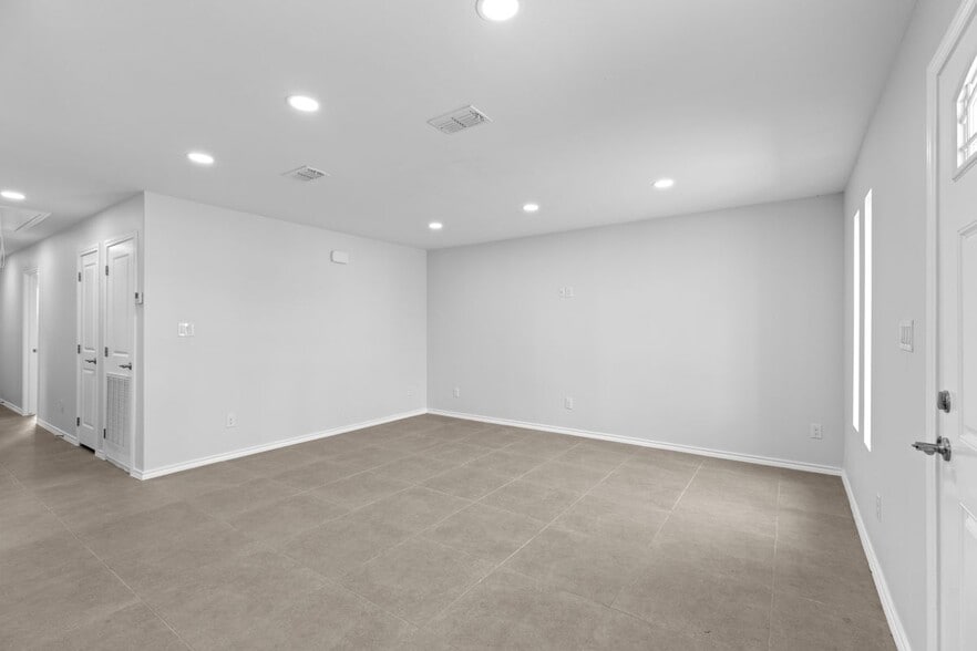 Building Photo - 664 Marrs Ave