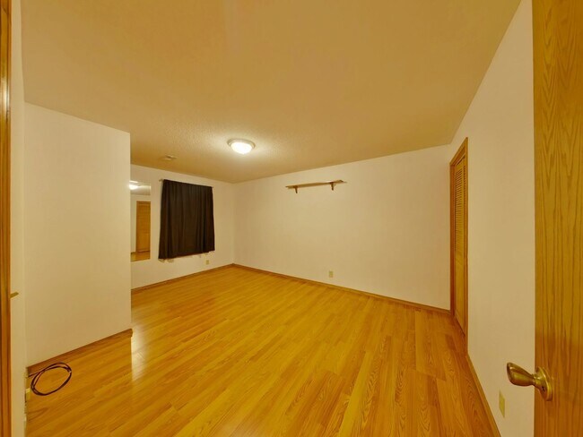 Building Photo - 3 Bedroom Home