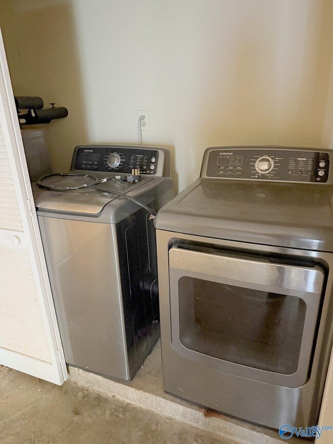 Building Photo - 160 Lewis Ln