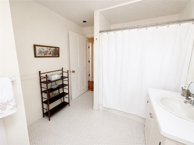 Building Photo - 41 Calvert Pl