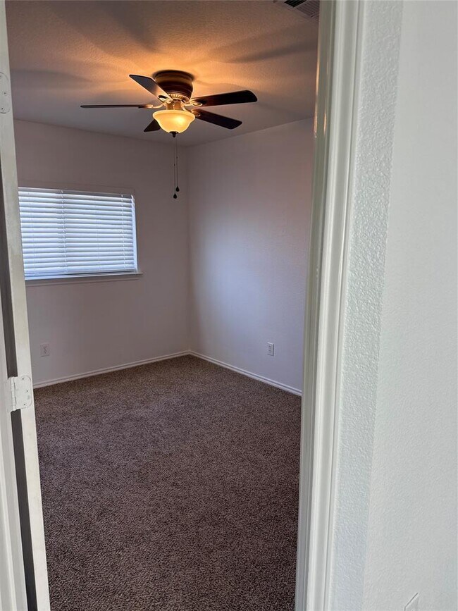 Building Photo - 2114 Cottontail Dr
