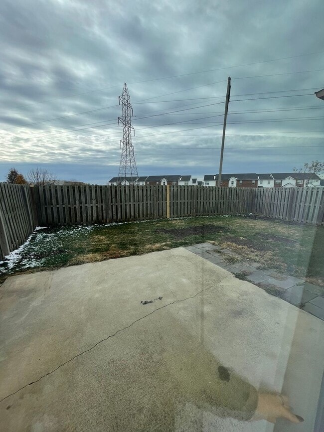 Building Photo - 3 Bedroom Single Family Home