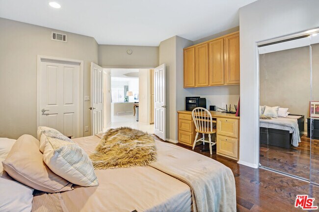 Building Photo - 6457 Zuma View Pl