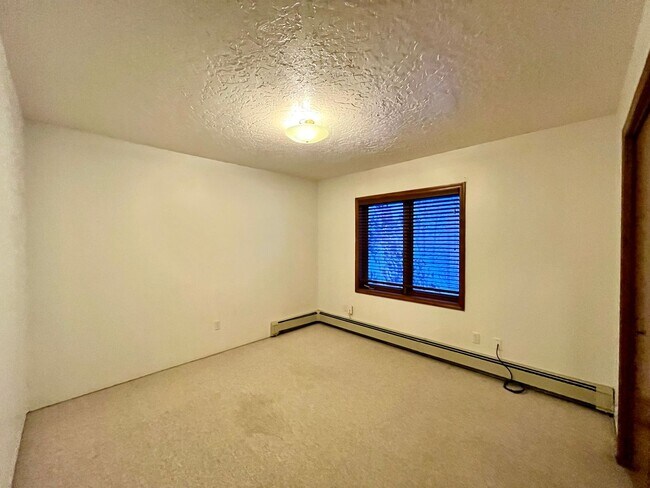 Building Photo - Cat friendly condo for rent in University West
