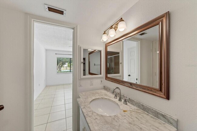 Building Photo - 5735 Gardens Dr