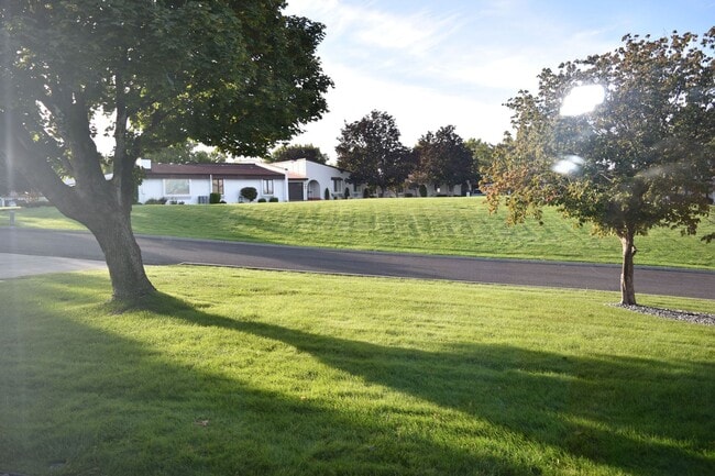 Building Photo - Low-Maintenance Meadows North Rental by Meadow Springs Golf Course