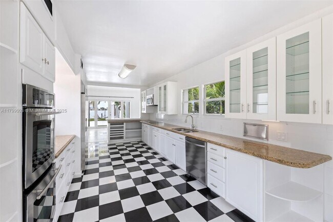 Building Photo - 610 Sabal Palm Rd