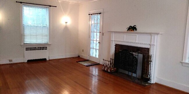 Building Photo - Classic Shepherd Park Home - Unfurnished