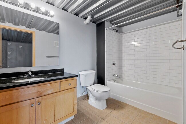 Building Photo - 521 S 7th St