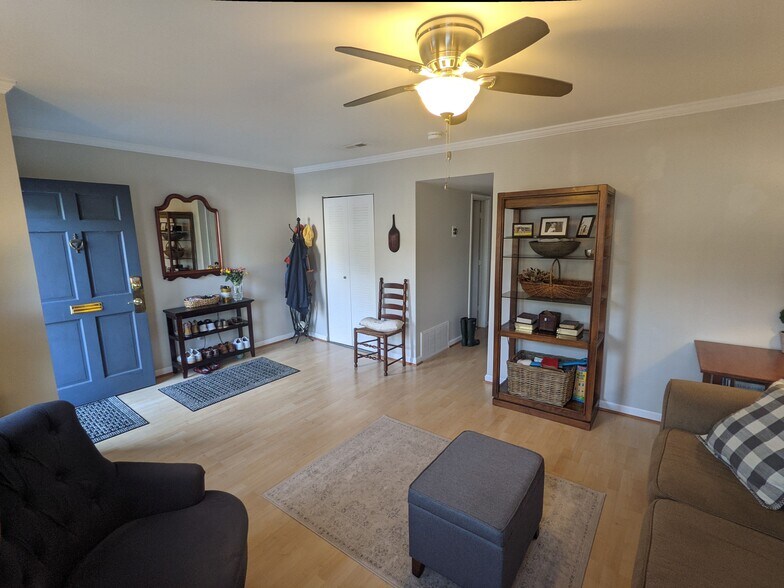 Building Photo - 19 Ashinghurst Rd