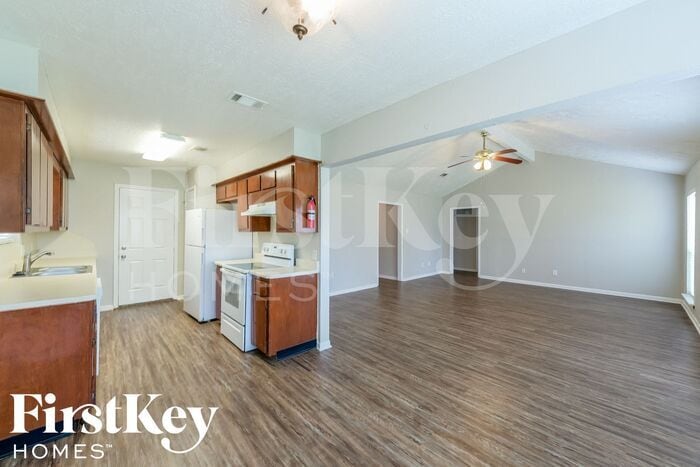 Building Photo - 13275 Lake Breeze Ln