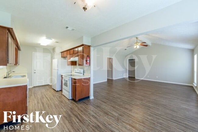 Building Photo - 13275 Lake Breeze Ln